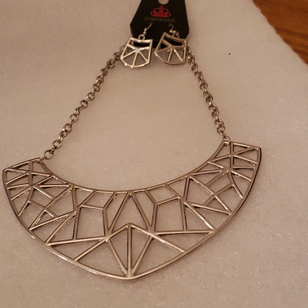 Necklace w earrings